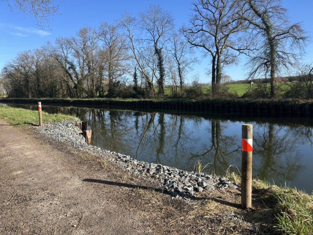 Aménagement par enrochement sur le Canal du Nivernais - FDC58